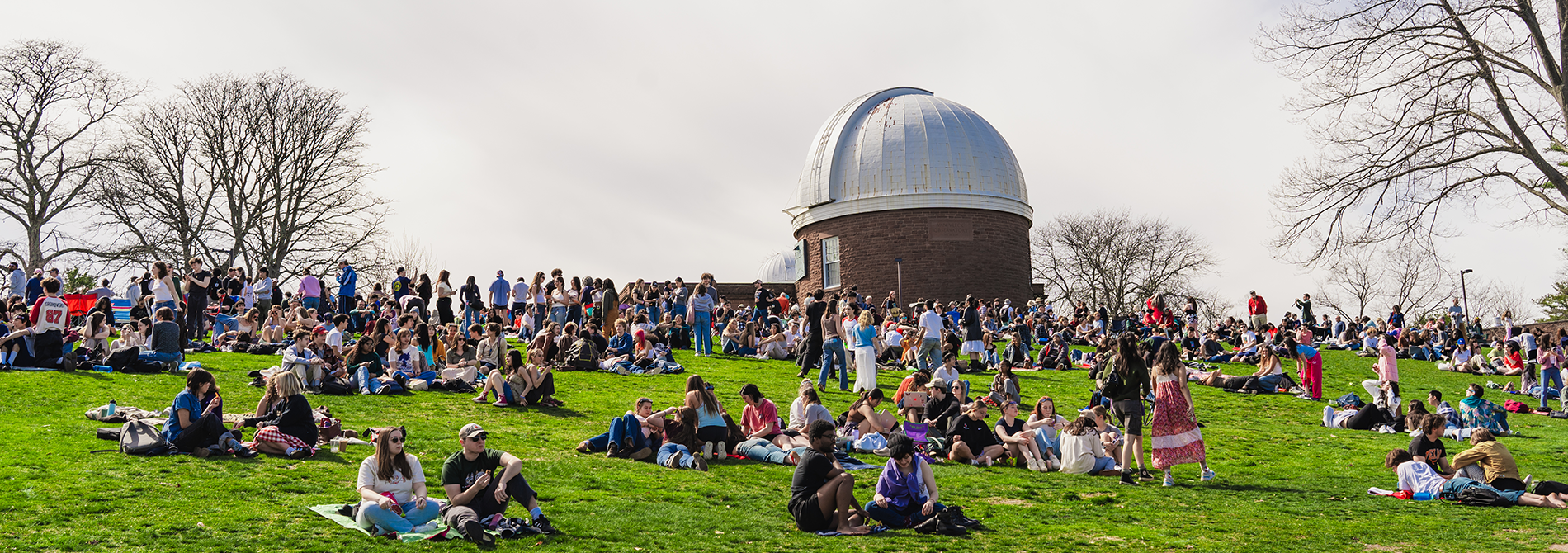 Hundreds of people gather on the observatory lawn at Wesleyan for a public astronomy event.